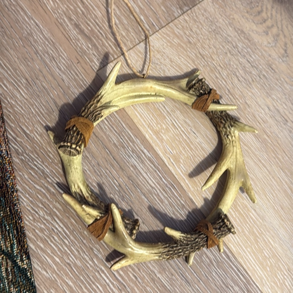 Rustic Deer Wall Hanging Decor 2 piece set - Picture 2 of 9